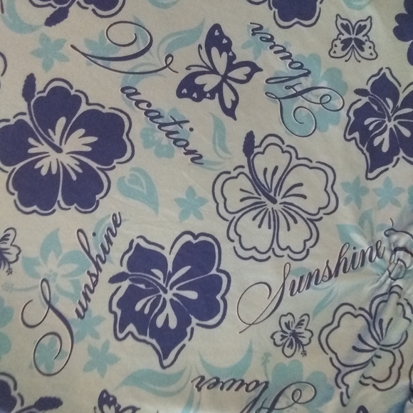 SHEIN Top - Picture 4 of 6